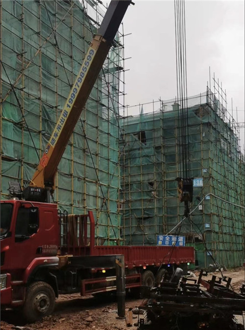 沙坡头区“慢工细活”—— 吊车的 “微动控制” 技术